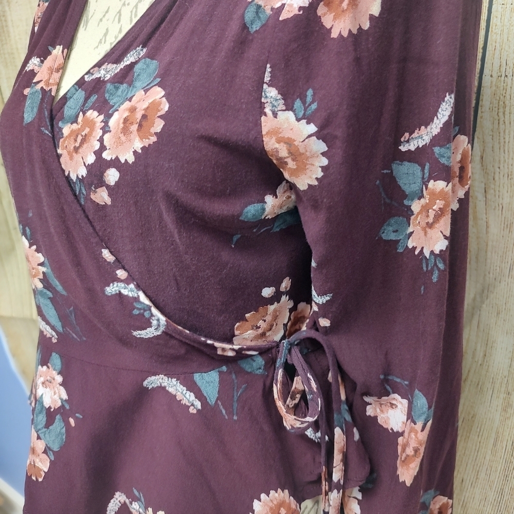 💥 3/$20 Wild Fable Medium Floral Wrap Peplum Top - Plum - Picture 6 of 10